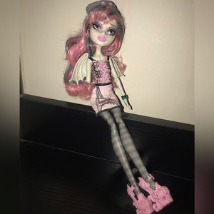 Monster High Rochelle Scaris trip